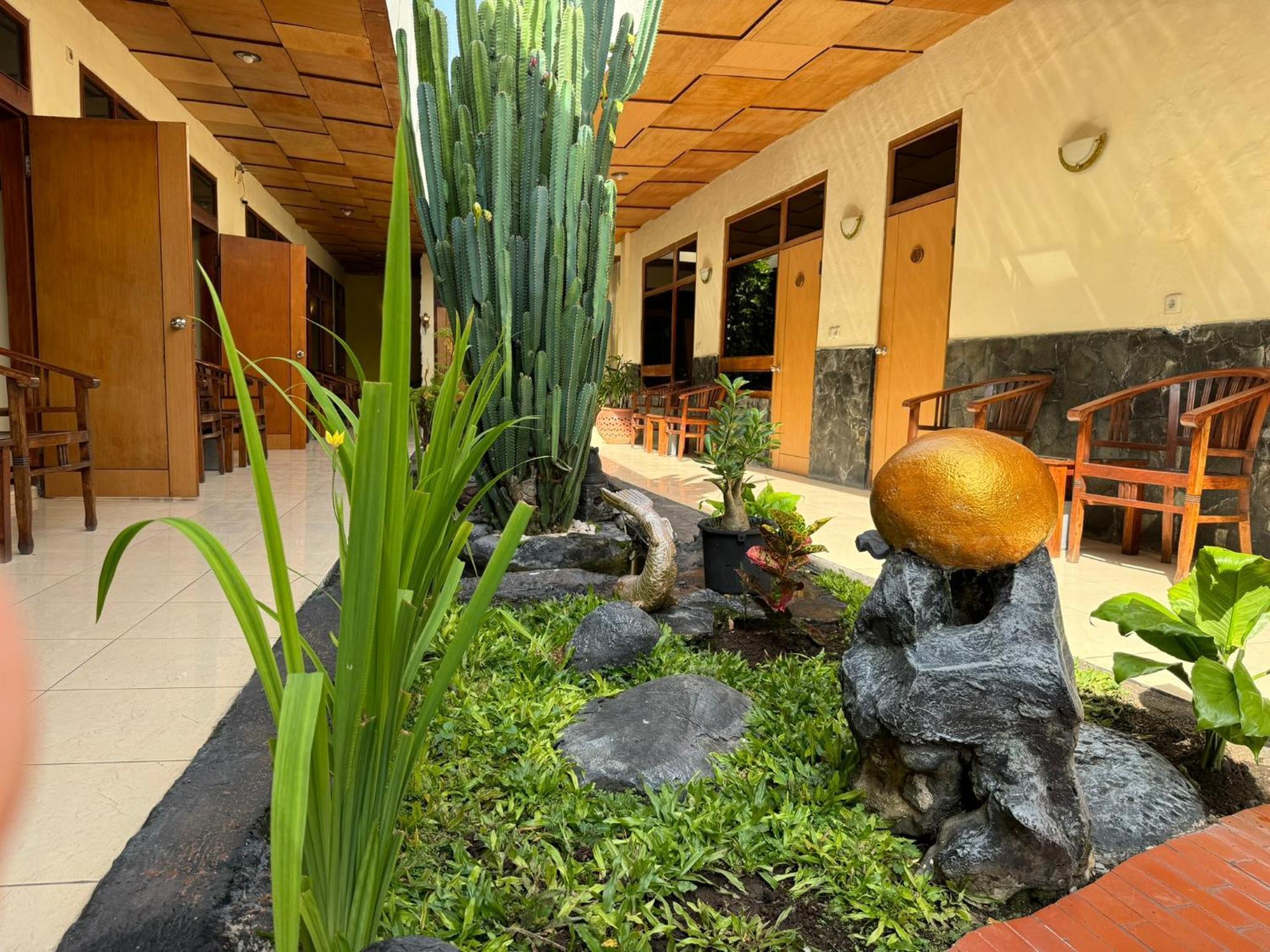 Hotel Priangan Cirebon Ngoại thất bức ảnh