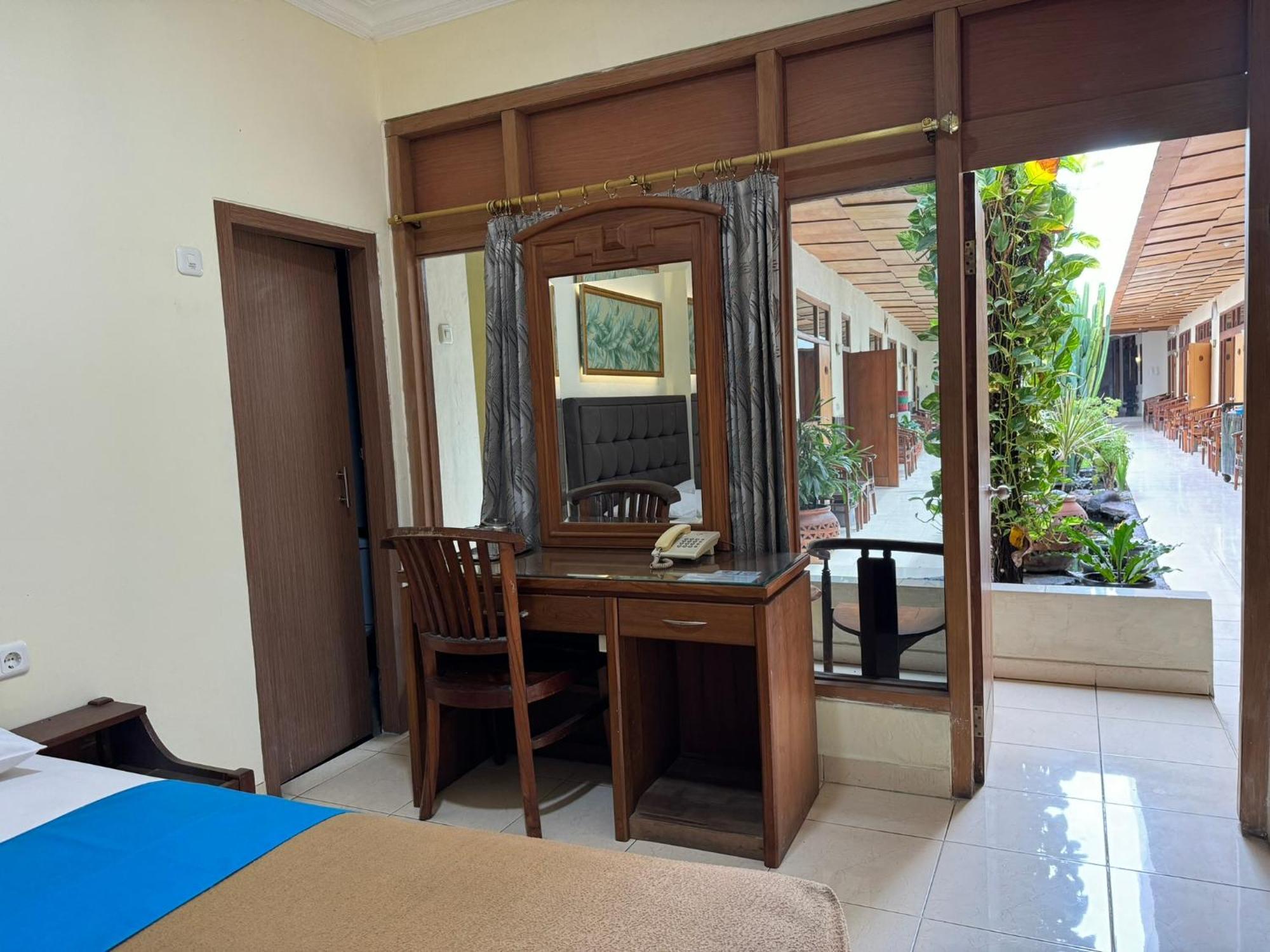 Hotel Priangan Cirebon Ngoại thất bức ảnh